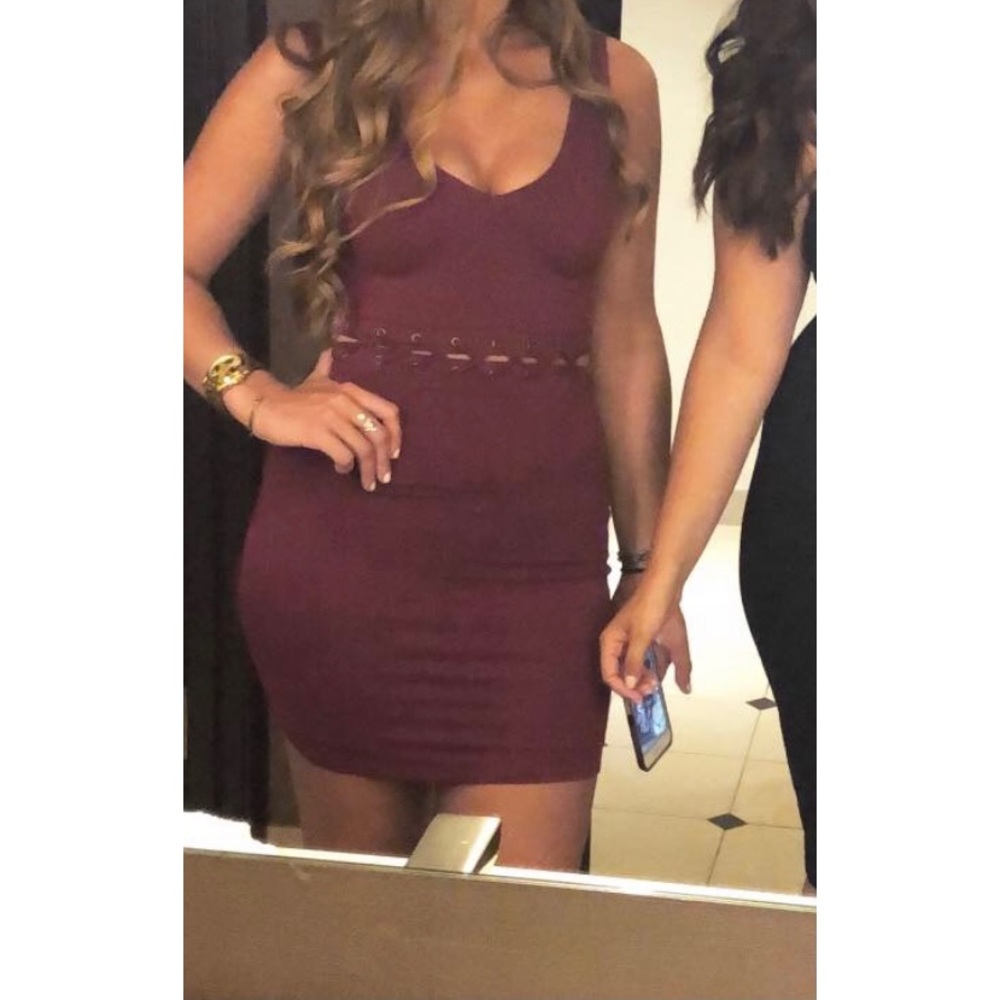 Red dress - Picture 3 of 3